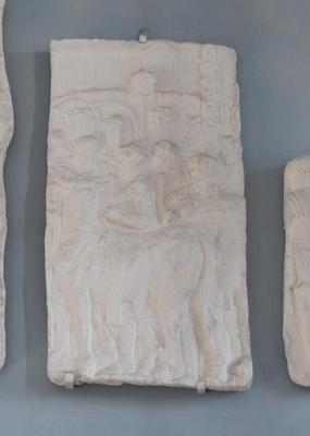 Tirage d'une plaque de la colonne trajane : arrivée de l'empereur, préparation d'un sacrifice