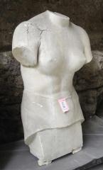 Tirage du torse d'une statue d'Aphrodite