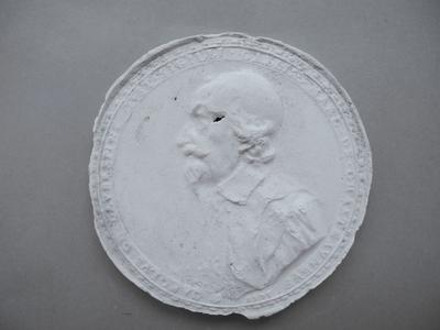 Tirage d'une médaille : buste de Charles de l'Aubépine