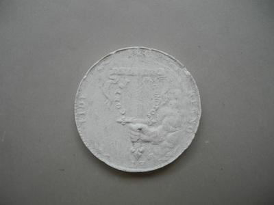 Tirage intégral du revers d'une médaille : épée au pommeau fleurdelisé, avec la légende : PRO REGNO ET FIDE / DEO DVCE / CONTRA HVGONOTOS