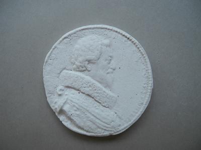 Tirage d'une médaille : buste de profil