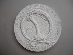 Tirage d'une médaille : une colonne brisée par une tempête