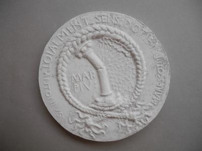 Tirage d'une médaille : une colonne brisée par une tempête
