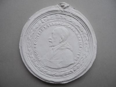 Tirage d'une médaille : buste de Hugues de Loubens de Verdalle