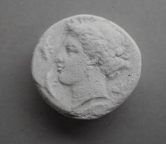 Tirage d'une monnaie : tête de profil gauche.