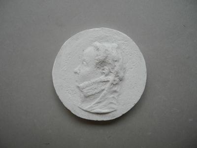 Tirage d'une médaille : buste féminin de profil