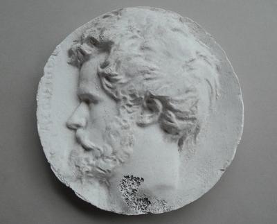 Tirage d'un médaillon : Alexandre Georges Henri Regnault