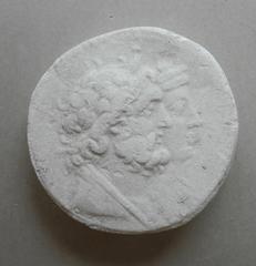 Tirage d'une monnaie : deux têtes de profil droit