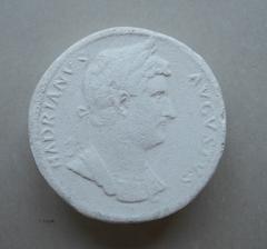 Tirage d'une monnaie : buste de Hadrien