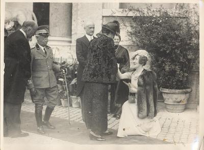 Visite du roi Vittorio Emanuele III et de la reine Elena à la Villa Médicis : 2/2 (départ) 