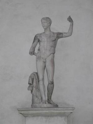 Statue masculine nue avec tête rapportée