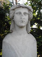 Hermès à tête de Ménade