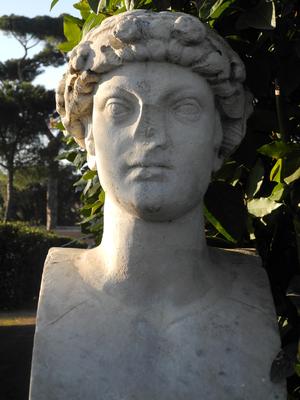 Hermès à tête d'homme jeune