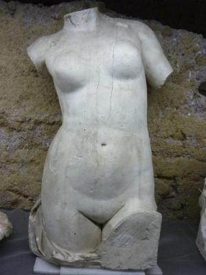 Tirage du torse d'une statue d'Aphrodite