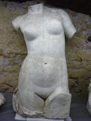 Tirage du torse d'une statue d'Aphrodite