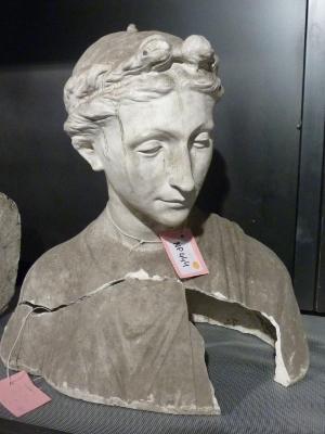 Buste féminin médiéval