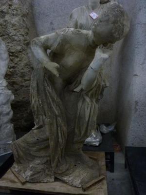 Tirage d'une statue de Fille de Niobé fuyant vers la gauche le regard vers l'arrière (Groupe des Niobides)