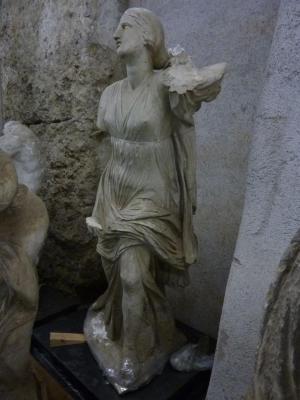 Tirage d'une statue de Fille de Niobé courant vers la gauche (Groupe des Niobides)